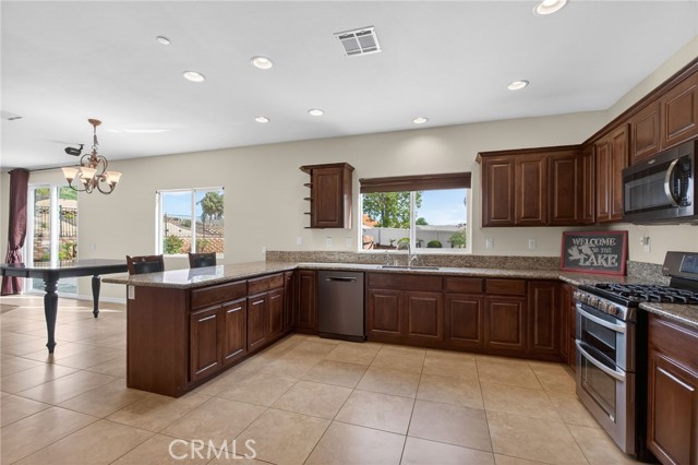 Detail Gallery Image 13 of 54 For 22270 Pinto Dr, Canyon Lake,  CA 92587 - 4 Beds | 3 Baths