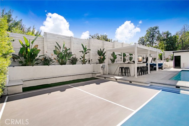 20200 Clark Street, Woodland Hills CA: https://media.crmls.org/medias/a9f13499-0d2d-4e4e-afda-b026abbde6dc.jpg