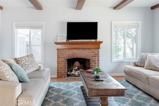 Detail Gallery Image 8 of 24 For 145 N Greenwood Ave, Pasadena,  CA 91107 - 4 Beds | 2/1 Baths