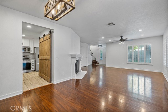 Detail Gallery Image 3 of 27 For 31311 the Old Rd #B,  Castaic,  CA 91384 - 3 Beds | 2/1 Baths