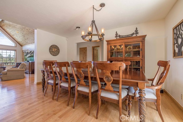 Detail Gallery Image 16 of 50 For 305 Starlight Cir, Big Bear Lake,  CA 92315 - 3 Beds | 2/1 Baths