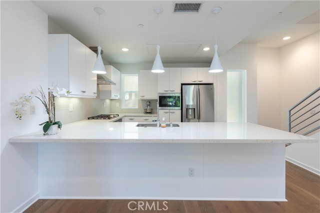 4831 Craner Avenue, North Hollywood CA: https://media.crmls.org/medias/a9f2dd3e-71f1-46ef-b451-422f5c4c61bc.jpg