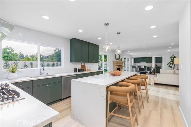 Detail Gallery Image 9 of 38 For 4401 Cezanne Ave, Woodland Hills,  CA 91364 - 4 Beds | 3 Baths