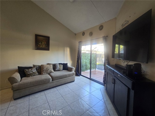 Detail Gallery Image 16 of 27 For 6100 Arbutus Ave #42,  Huntington Park,  CA 90255 - 3 Beds | 2/1 Baths