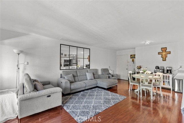 Detail Gallery Image 2 of 19 For 8601 International Ave #130,  Canoga Park,  CA 91304 - 2 Beds | 2 Baths