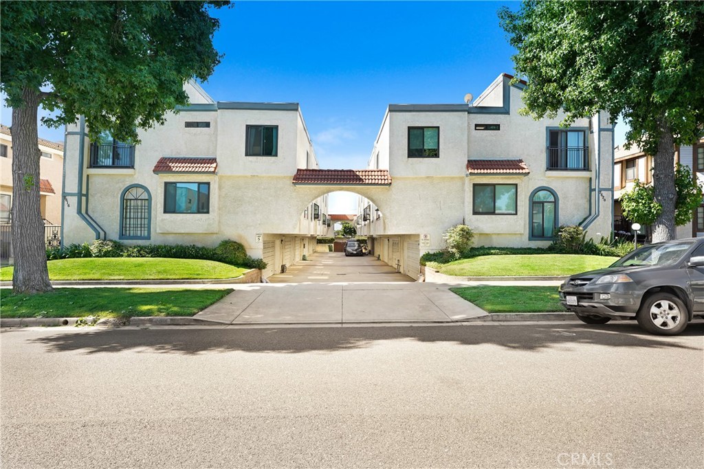 2620 W Grand Avenue #E