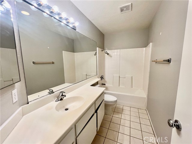 13633 Bentwood Street, Hesperia CA: https://media.crmls.org/medias/a9f4d3fa-c935-4010-9dcf-c39b3c0f6637.jpg