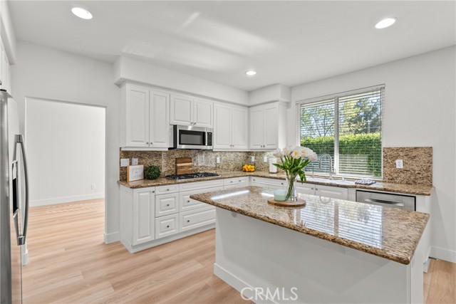 Detail Gallery Image 17 of 75 For 27605 Harwick, Valencia,  CA 91354 - 4 Beds | 4 Baths