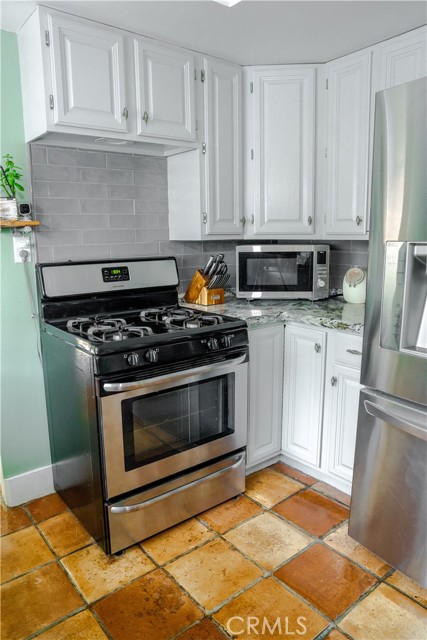 7319 Owensmouth Avenue, Canoga Park CA: https://media.crmls.org/medias/a9f5a89c-a996-44bf-a63e-418e375f5b2c.jpg