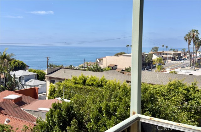 Detail Gallery Image 2 of 19 For 240 Moss #12,  Laguna Beach,  CA 92651 - 1 Beds | 1 Baths