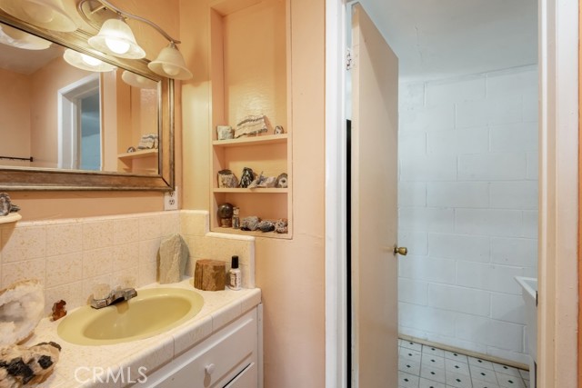Detail Gallery Image 20 of 34 For 17247 Encina Dr, Lake Elsinore,  CA 92530 - 5 Beds | 2/1 Baths