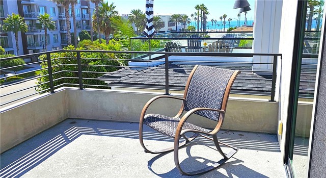 Detail Gallery Image 19 of 24 For 237 1st St, Huntington Beach,  CA 92648 - 4 Beds | 3/2 Baths