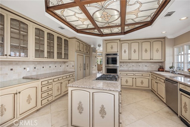 Detail Gallery Image 8 of 41 For 3211 E Mandeville Pl, Orange,  CA 92867 - 6 Beds | 6/1 Baths