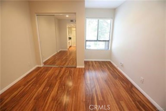 Detail Gallery Image 6 of 27 For 22100 Burbank, Woodland Hills,  CA 91367 - 1 Beds | 1 Baths