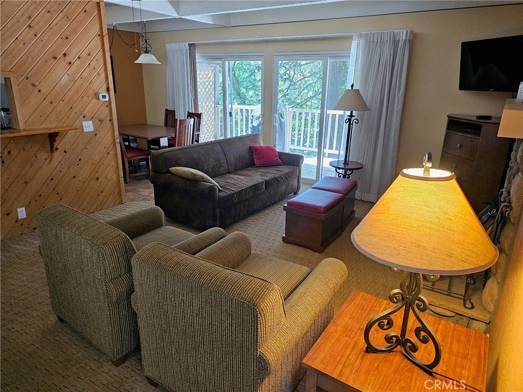 https://media.crmls.org/medias/a9f94bc4-0126-4fb0-bbbc-ce1666095c0b.jpg?preset=X-Large