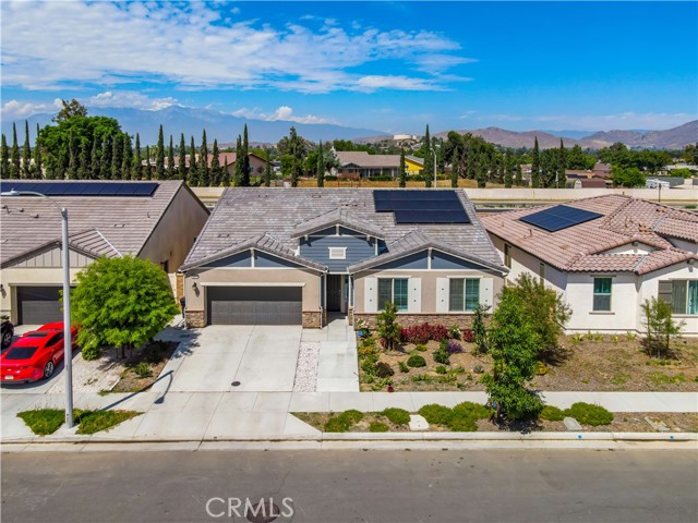 Detail Gallery Image 2 of 34 For 9557 Venetian Way, Jurupa Valley,  CA 92509 - 4 Beds | 3 Baths