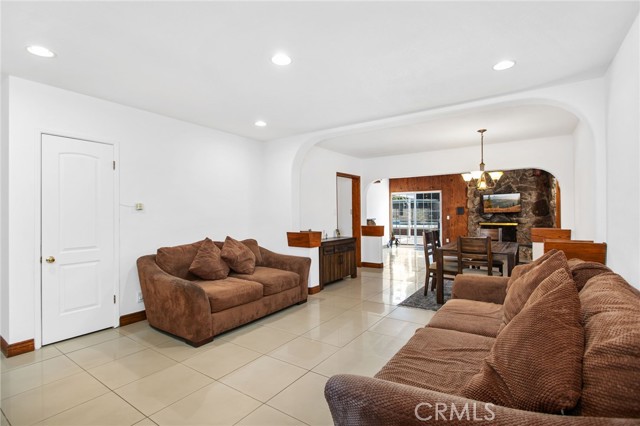 Detail Gallery Image 12 of 51 For 13828 Cowley Ave, Bellflower,  CA 90706 - 4 Beds | 2 Baths