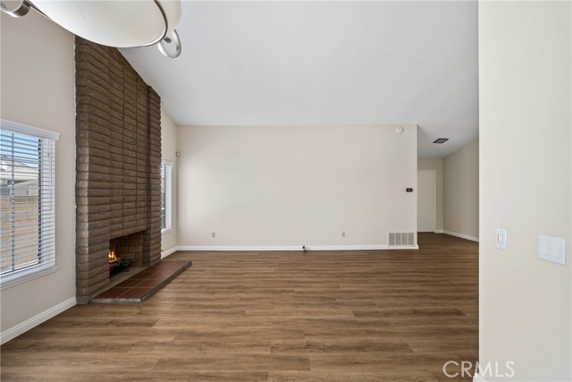 Detail Gallery Image 11 of 44 For 17651 Falkirk Ln, Huntington Beach,  CA 92649 - 4 Beds | 2 Baths