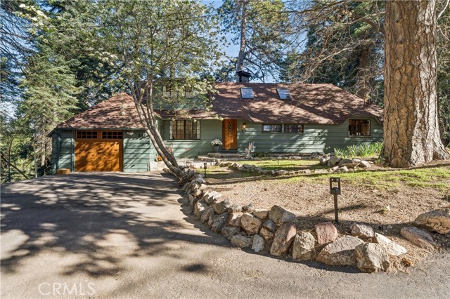 Detail Gallery Image 2 of 69 For 840 Coyote Walk, Lake Arrowhead,  CA 92352 - 4 Beds | 3 Baths