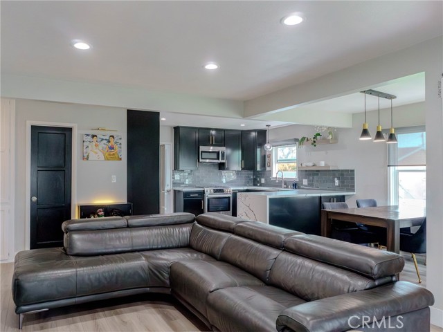 Detail Gallery Image 4 of 24 For 7152 Hidalgo, Buena Park,  CA 90621 - 3 Beds | 2 Baths