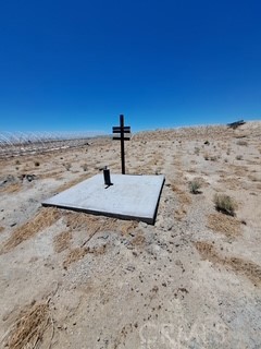 2 E Avenue, Helendale CA: https://media.crmls.org/medias/a9fcc960-f8dd-4f87-a252-653258d0dfcd.jpg