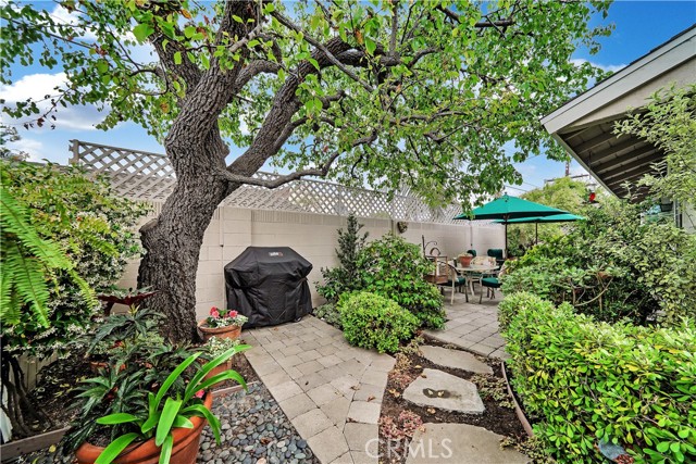 Detail Gallery Image 25 of 30 For 405 Gloucester Dr, Costa Mesa,  CA 92627 - 2 Beds | 2 Baths