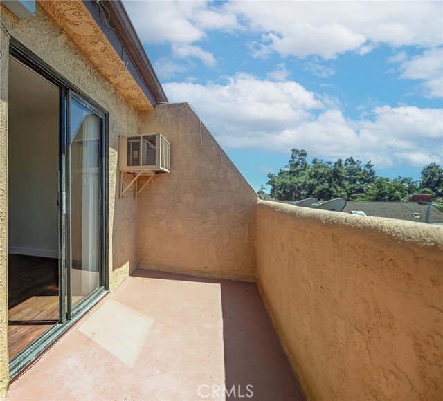 Detail Gallery Image 6 of 11 For 709 E Chestnut Ave, Santa Ana,  CA 92701 - – Beds | – Baths
