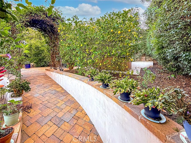 Detail Gallery Image 48 of 60 For 15452 Varden, Sherman Oaks,  CA 91403 - 4 Beds | 4 Baths