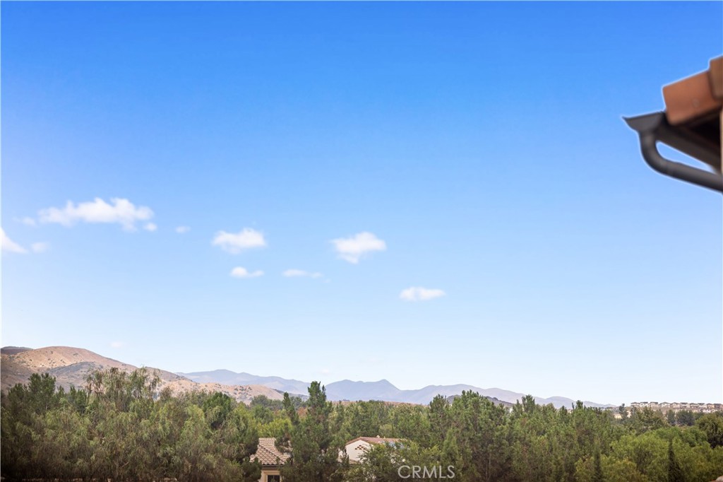 https://media.crmls.org/medias/a9fe6857-b2d5-4632-bfec-1edee0285523.jpg?preset=X-Large