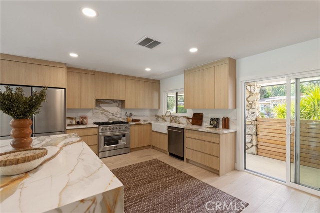 Detail Gallery Image 18 of 49 For 24211 Caris St, Woodland Hills,  CA 91367 - 4 Beds | 2/1 Baths