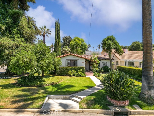 Detail Gallery Image 1 of 1 For 1001 Walnut Ave, Redlands,  CA 92373 - 4 Beds | 2 Baths