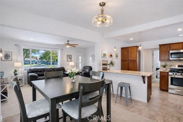 Detail Gallery Image 11 of 27 For 4151 Los Coyotes Diagonal, Lakewood,  CA 90713 - 2 Beds | 2 Baths