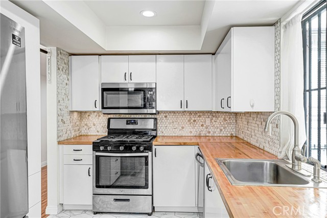 Detail Gallery Image 17 of 22 For 7001 S La Cienega #101,  Los Angeles,  CA 90045 - 2 Beds | 2 Baths