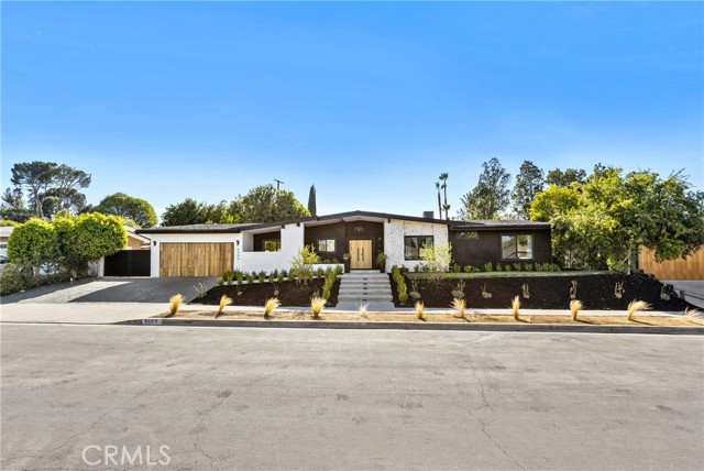 Detail Gallery Image 2 of 37 For 6009 Neddy Ave, Woodland Hills,  CA 91367 - 5 Beds | 3 Baths