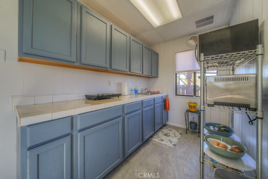 https://media.crmls.org/medias/aa0243d5-b214-4175-b777-a91312e48106.jpg?preset=X-Large