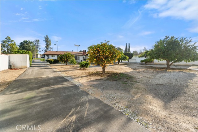 31840 Florida Street, Redlands CA: https://media.crmls.org/medias/aa02b707-c2df-45d1-badd-a3371cce5f89.jpg