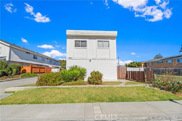 Detail Gallery Image 7 of 9 For 7851 Glencoe Dr, Huntington Beach,  CA 92647 - – Beds | – Baths