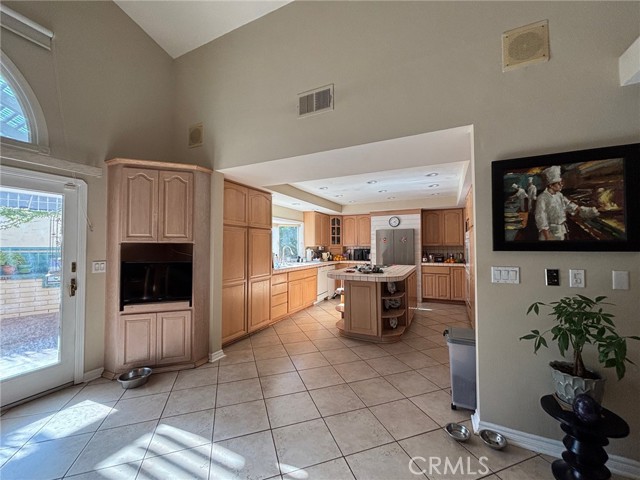 Detail Gallery Image 6 of 28 For 715 N Lariat, Long Beach,  CA 90815 - 3 Beds | 3 Baths