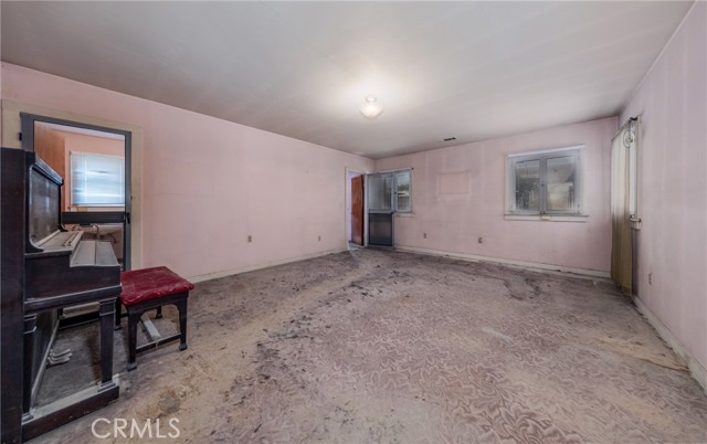 124 S Olive Avenue, Rialto CA: https://media.crmls.org/medias/aa034aae-00ff-4f51-9401-ca42624a3aa9.jpg