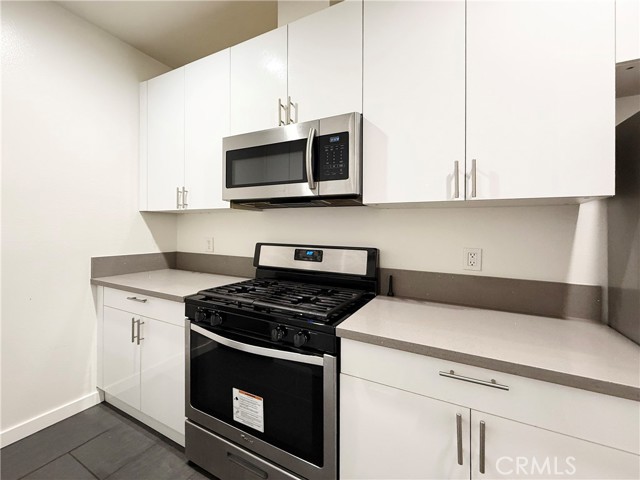 Detail Gallery Image 10 of 31 For 424 S Westmoreland Ave #306,  Los Angeles,  CA 90020 - 2 Beds | 2 Baths