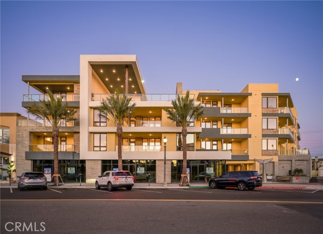 414 Main Street, Huntington Beach CA: https://media.crmls.org/medias/aa03969d-7ad8-458b-9054-0f3b65fb56b3.jpg