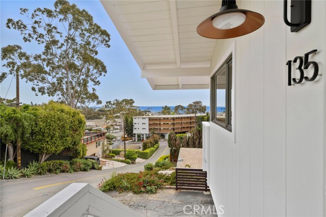 Detail Gallery Image 2 of 9 For 135 High Dr, Laguna Beach,  CA 92651 - 2 Beds | 1 Baths