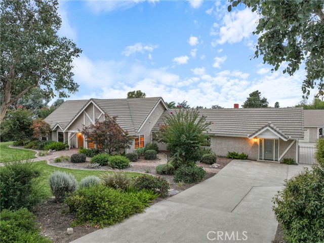 2501 Cliff Road, Upland CA: https://media.crmls.org/medias/aa051138-b89c-487c-b207-31acc1cb7a8f.jpg