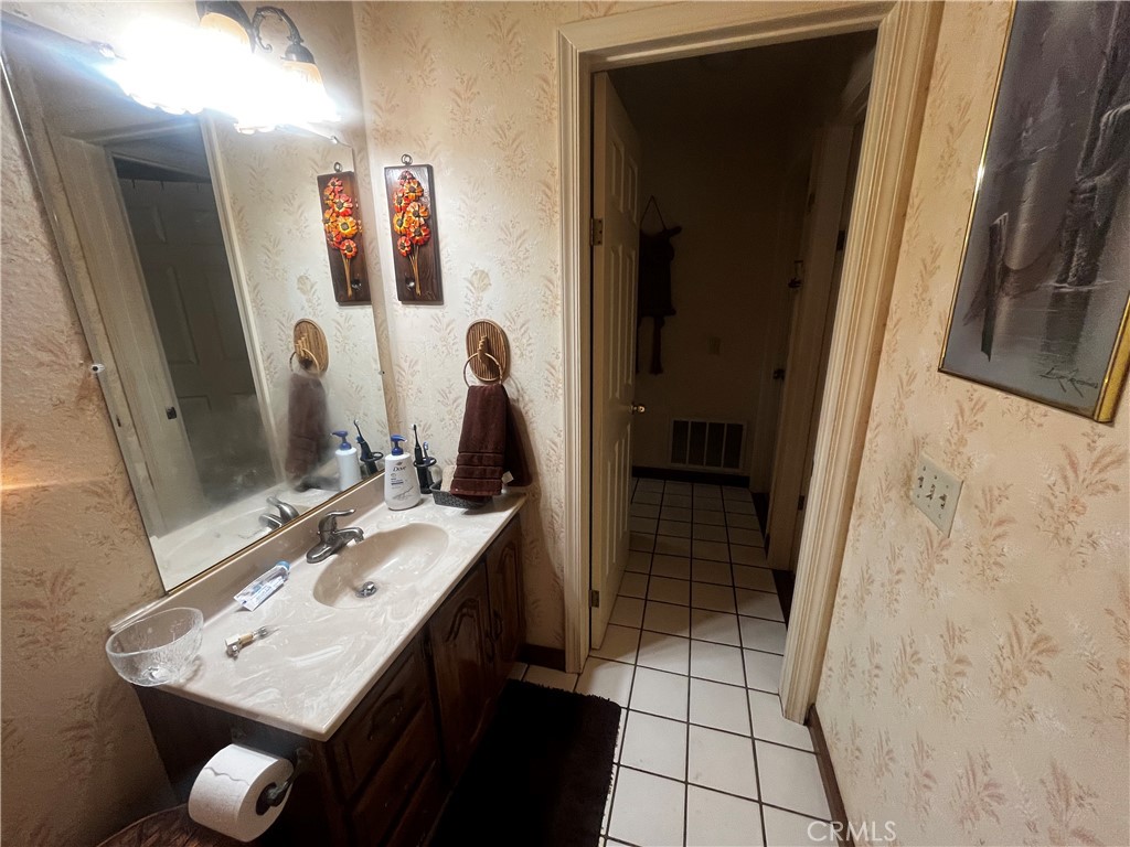 https://media.crmls.org/medias/aa05187d-fdd7-4dbc-b4d1-5d64fce6d739.jpg?preset=X-Large