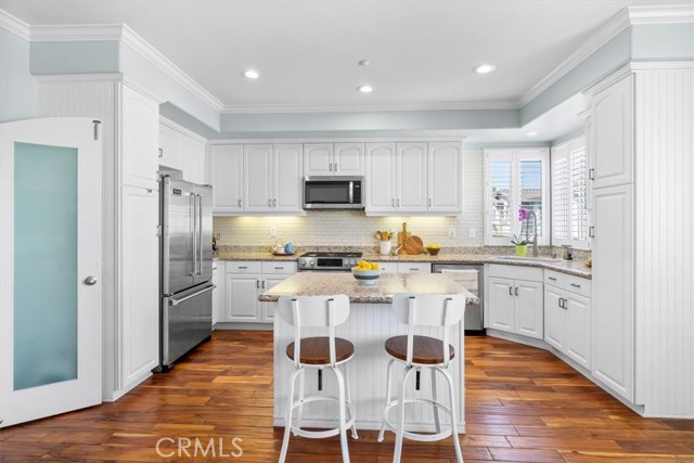 Kitchen island with breakfast bar