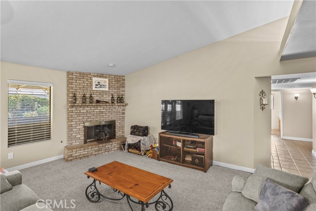 Detail Gallery Image 6 of 38 For 9800 Yarnell Ave, Bakersfield,  CA 93312 - 3 Beds | 2 Baths