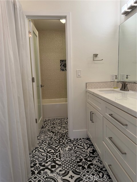 Detail Gallery Image 12 of 39 For 6275 Canoga, Woodland Hills,  CA 91367 - 2 Beds | 1 Baths