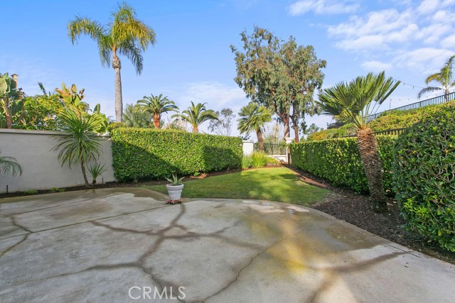 27 Genoa, Laguna Niguel CA: https://media.crmls.org/medias/aa068dea-3bbb-4ba1-9471-8fb19efd283b.jpg