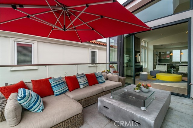 719 1st Place, Hermosa Beach CA: https://media.crmls.org/medias/aa06c2e1-de30-4749-8ebd-bb604d7fb233.jpg