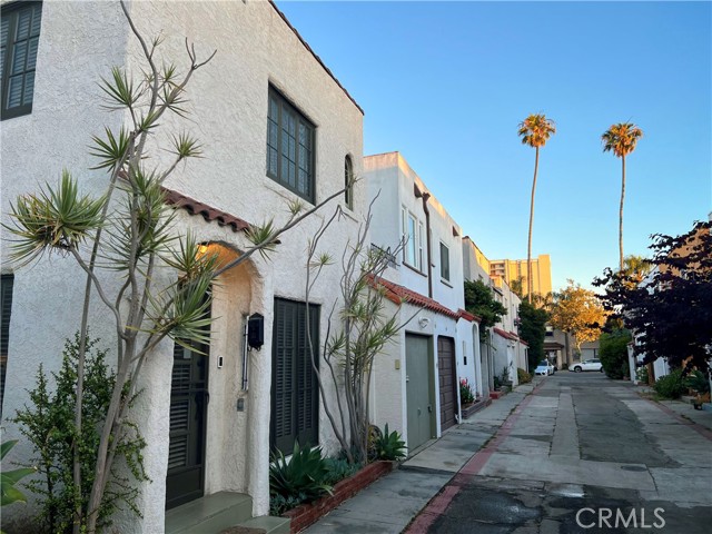 116 Edison Place, Long Beach, California 90802, 2 Bedrooms Bedrooms, ,1 BathroomBathrooms,Single Family Residence,For Sale,Edison,PW24133972